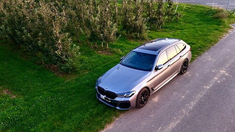 Gebraucht BMW 530 Performance 286 PS (210 kW) 2021 Grau Kombi