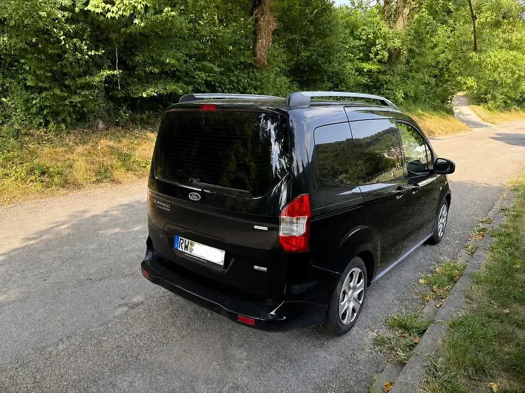 Gebraucht Ford Tourneo Courier Trend 101 PS (74 kW) 2018 Schwarz Van / Kleinbus