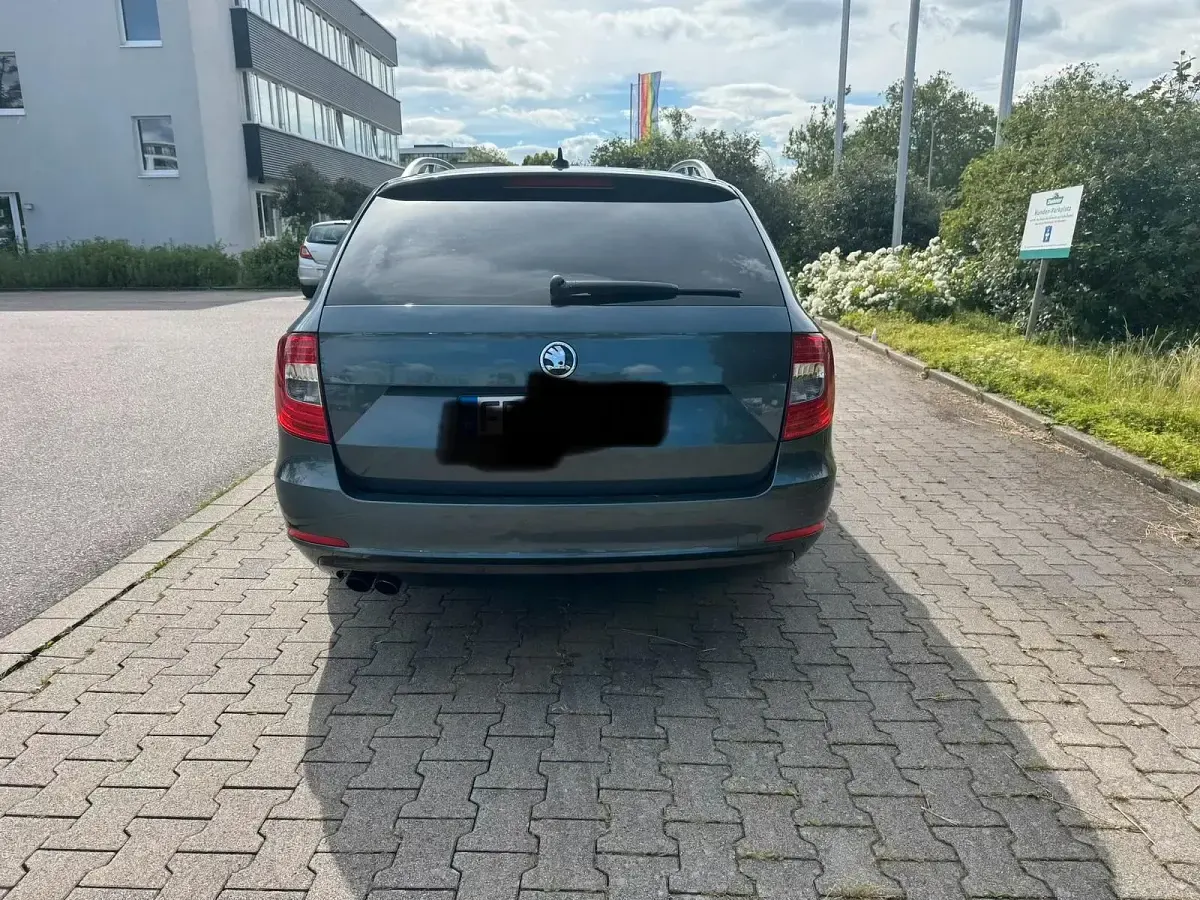 Gebraucht Skoda Superb 140 PS (102 kW) 2015 Kombi
