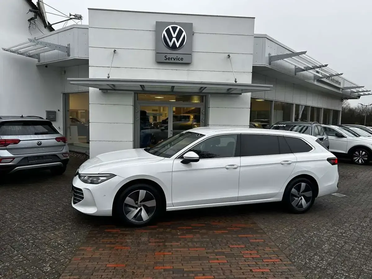 Gebraucht VW Passat Business 150 PS (110 kW) 2024 Weiß Limousine
