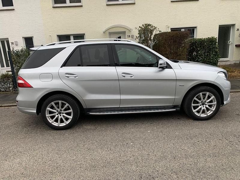 Gebraucht Mercedes ML350 258 PS (189 kW) 2013 Silber SUV