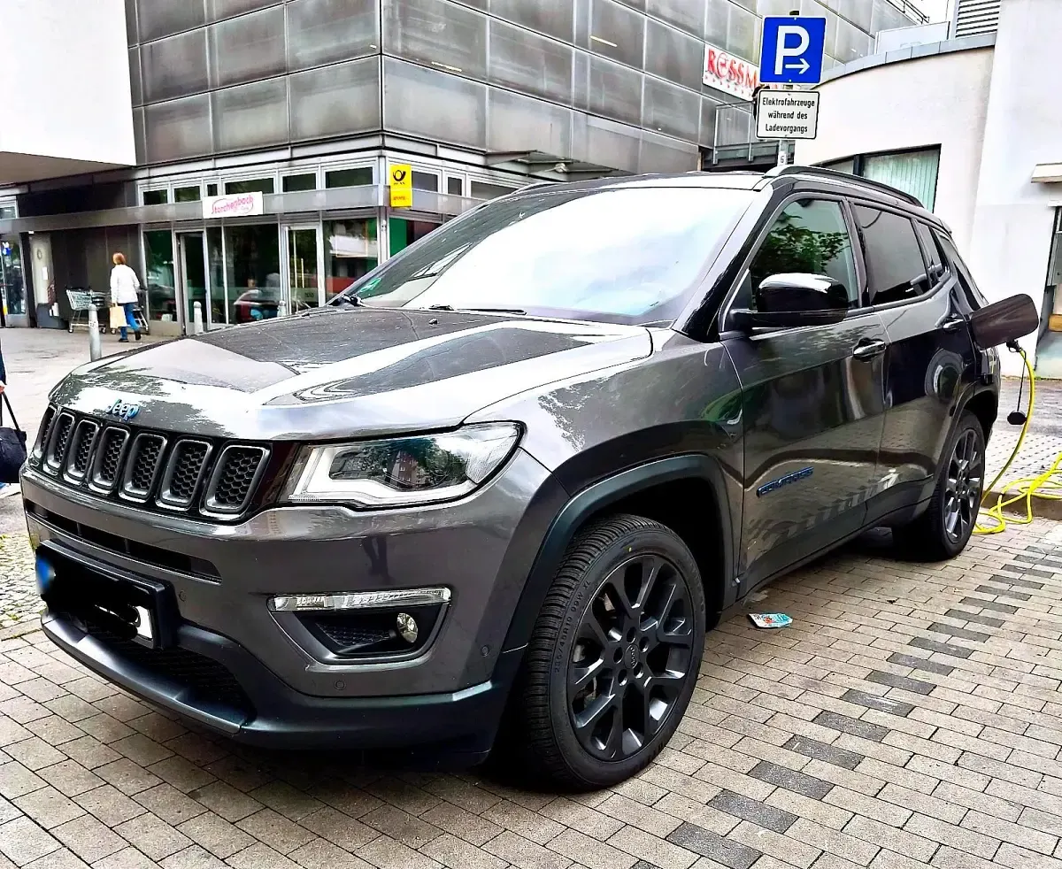 Gebraucht Jeep Compass 180 PS (132 kW) 2021 Grau SUV