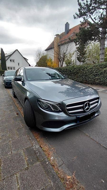 Gebraucht Mercedes E200 Night 184 PS (135 kW) 2019 Grau Kombi