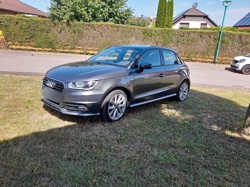 Grau Gebraucht 2015 Audi A1 Sportback Performance Kleinwagen | 6.950 € (Guter Preis) - Bild 1/4