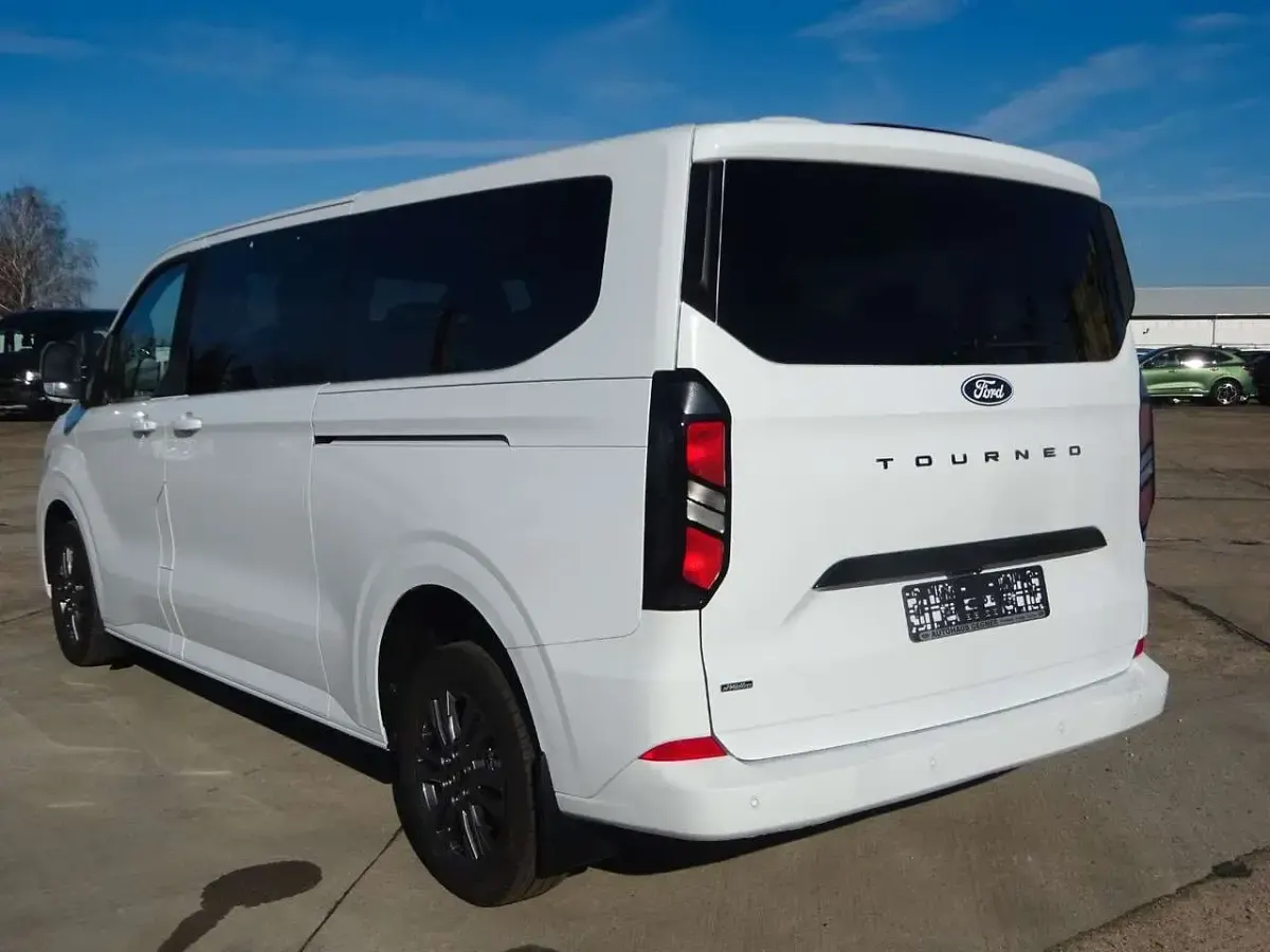 Neu Ford Tourneo Custom Titanium 232 PS (170 kW) 2026 Frozen white Van