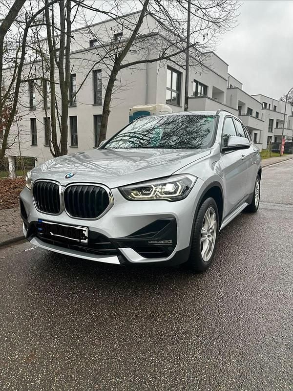 Silber Gebraucht 2021 BMW X1 Sport Line SUV | 21.500 € (Superpreis) - Bild 1/4