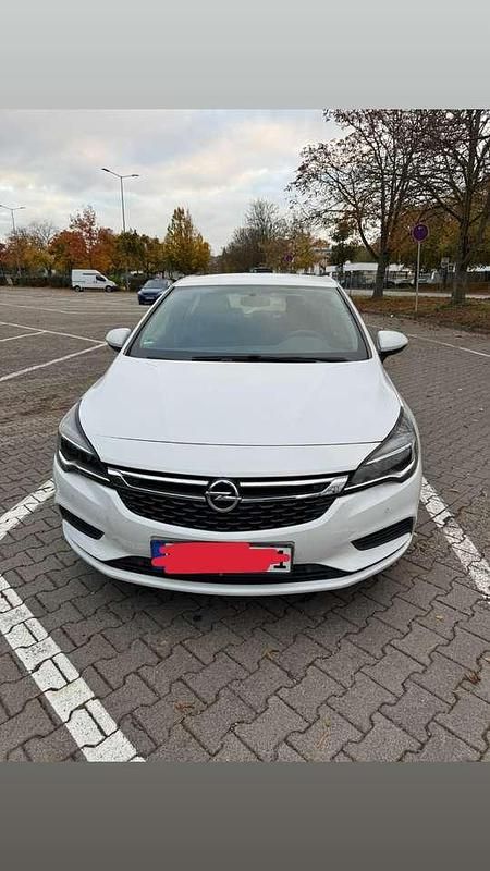 Weiß Gebraucht 2017 Opel Astra Edition Kleinwagen | 9.500 € (Fairer Preis) - Bild 1/4