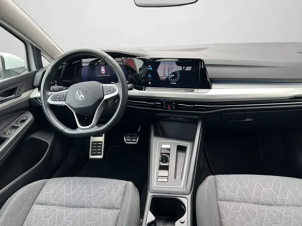 Gebraucht VW Golf VIII Move 150 PS (110 kW) 2024 Pure white Kombi