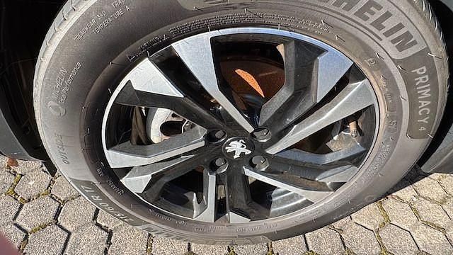 Gebraucht Peugeot e-2008 Allure 100 kW (136 PS) 2021 Orange fusion SUV