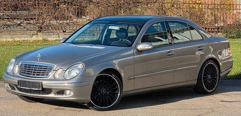 Gebraucht Mercedes E500 Elegance 306 PS (225 kW) 2004 Gold Limousine