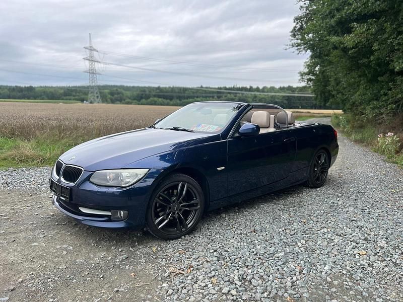Blau Gebraucht 2010 BMW 318 Cabriolet Cabrio | 8.500 € (Fairer Preis) - Bild 1/4