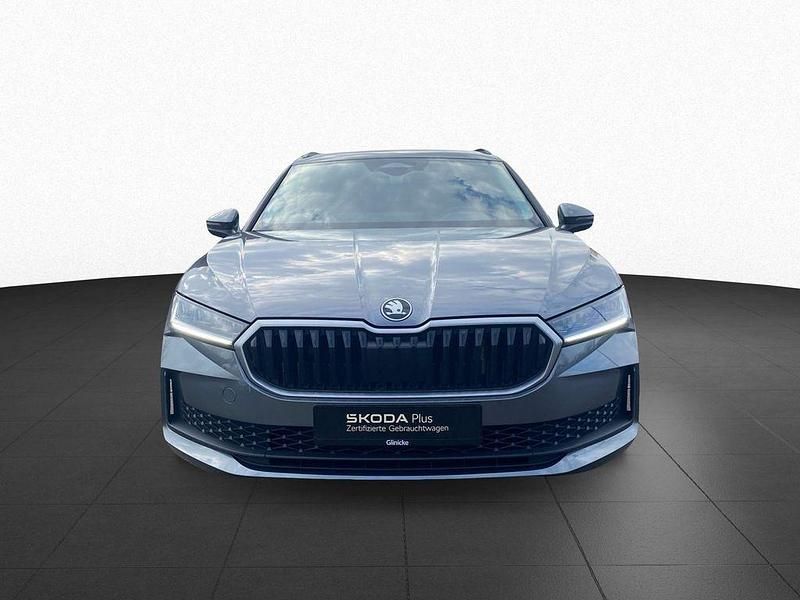 Gebraucht Skoda Superb Essence 150 PS (110 kW) 2025 Graphitegrau metallic Kombi