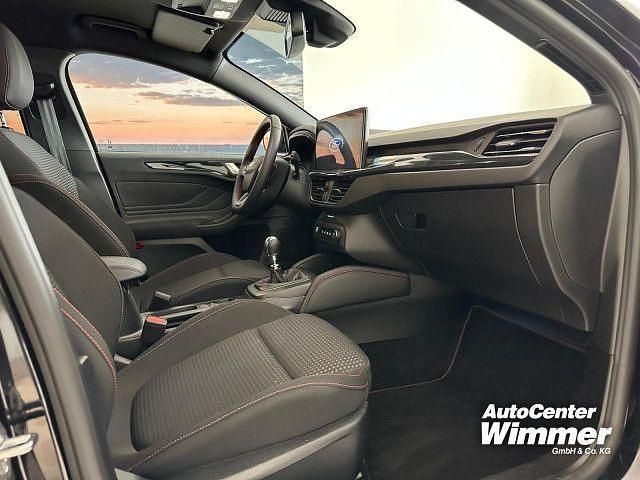 Gebraucht Ford Focus ST-Line X 125 PS (91 kW) 2024 Agate black metallic Limousine