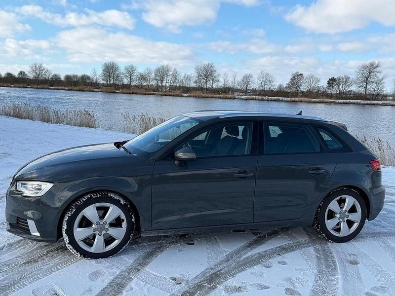 Gebraucht Audi A3 Sport 150 PS (110 kW) 2018 Grau Limousine