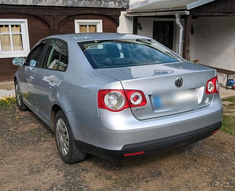 Usado VW Jetta 116 HP (85 kW) 2007 Prateado Sedan
