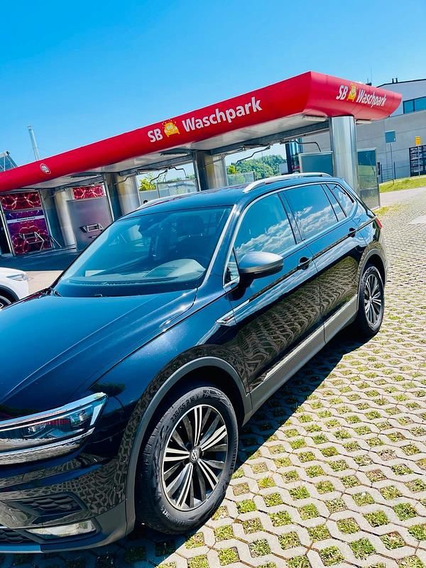 Schwarz Gebraucht 2018 VW Tiguan SUV | 21.999 € - Bild 1/4