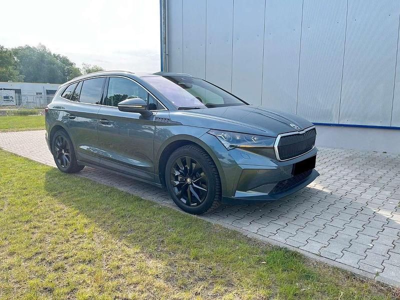 Grau Gebraucht 2021 Skoda Enyaq iV SportLine SUV | 26.550 € (Fairer Preis) - Bild 1/4