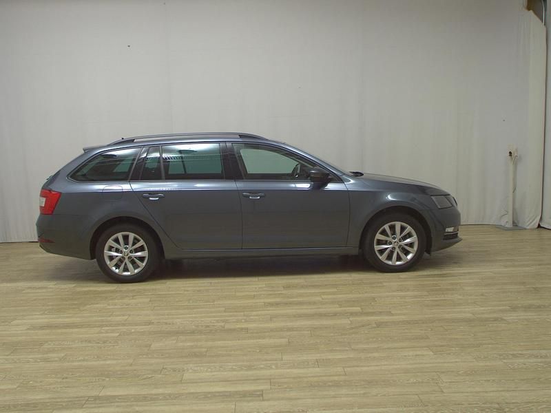 Grau Gebraucht 2019 Skoda Octavia Style Kombi | 12.980 € (Superpreis) - Bild 1/4