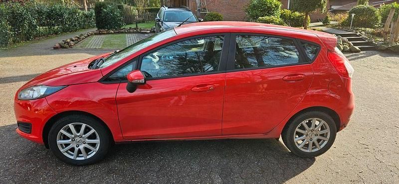 Gebraucht Ford Fiesta Trend 101 PS (74 kW) 2014 Rot Kleinwagen