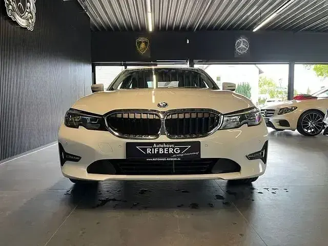 Gebraucht BMW 320e Performance 204 PS (150 kW) 2022 Alpinweiss iii Limousine