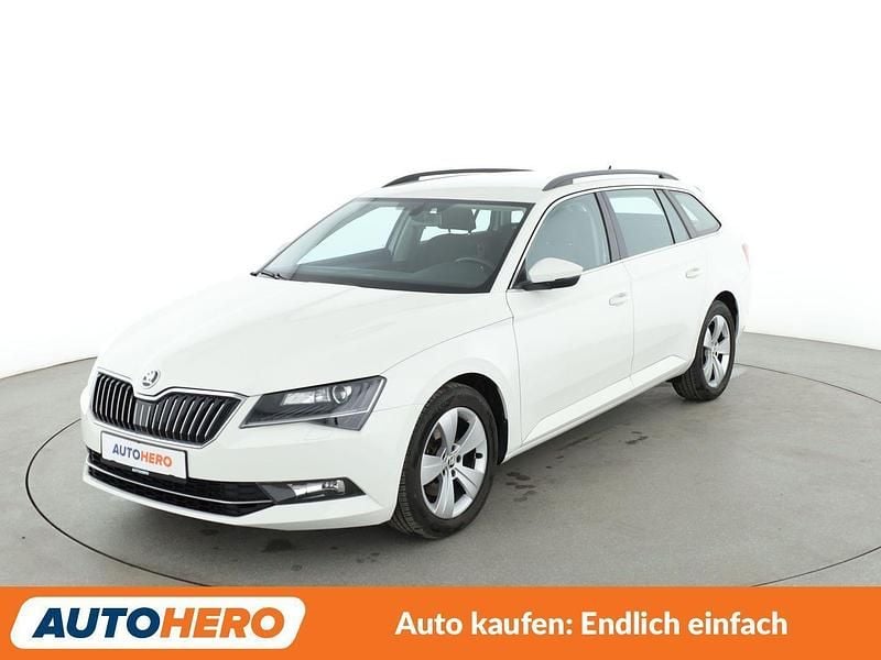 Weiß Gebraucht 2016 Skoda Superb Ambition Kombi | 16.240 € (Fairer Preis) - Bild 1/3