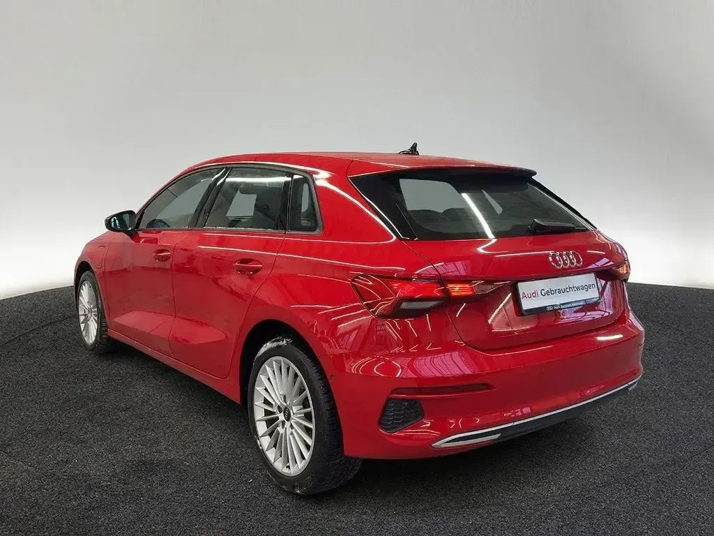 Second-hand Audi A3 Advanced Plus 204 CP (150 kW) 2022 Roșu Berlinǎ