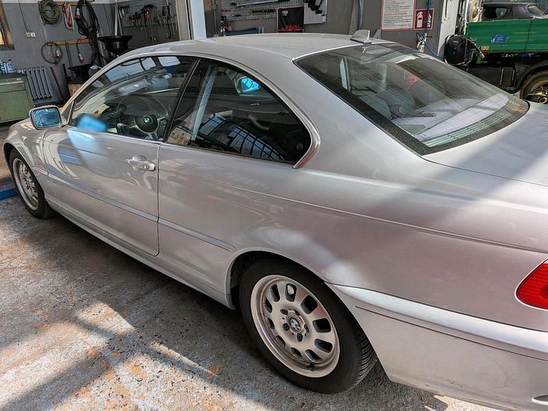Gebraucht BMW 320 170 PS (125 kW) 2005 Silber Coupé