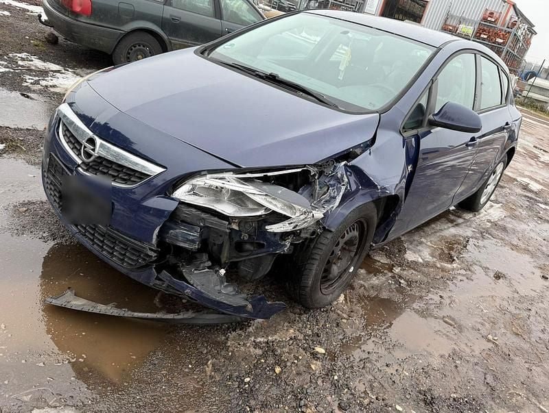 Gebraucht Opel Astra 116 PS (85 kW) 2010 Blau Limousine