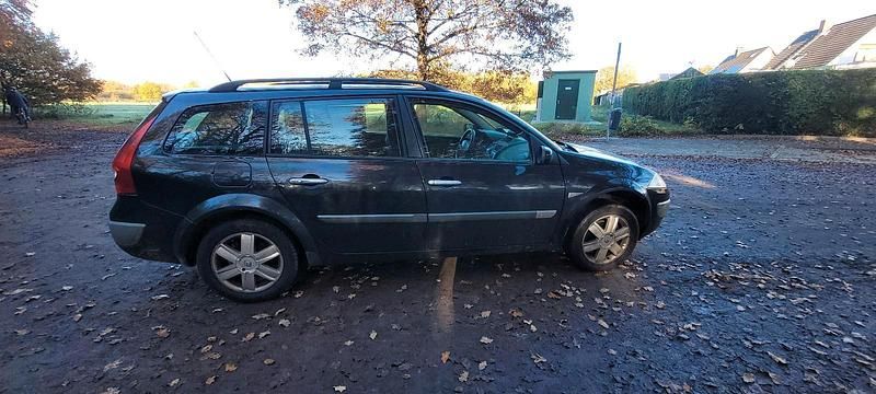 Schwarz Gebraucht 2005 Renault Mégane GrandTour Kombi | 799 € (Fairer Preis) - Bild 1/4