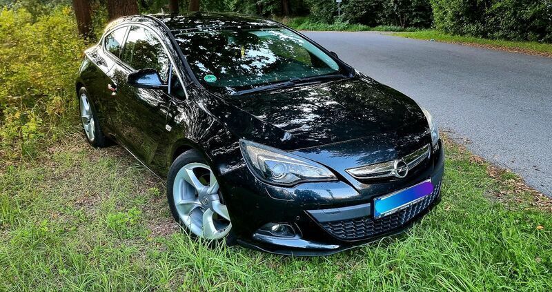 Verkauft Opel Astra GTC Astra J 1.6 Tu., gebraucht 2012, 144.000