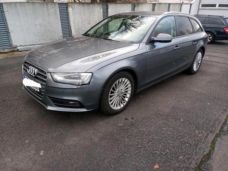 Gebraucht Audi A4 190 PS (139 kW) 2015 Grau Kombi