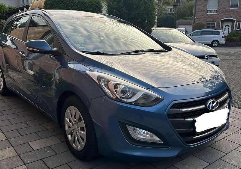 Blau Gebraucht 2015 Hyundai i30 Kombi | 5.300 € (Fairer Preis) - Bild 1/4