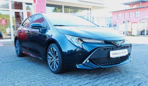 Mysticschwarz mica Gebraucht 2022 Toyota Corolla Team | 25.950 € (Fairer Preis) - Bild 1/4