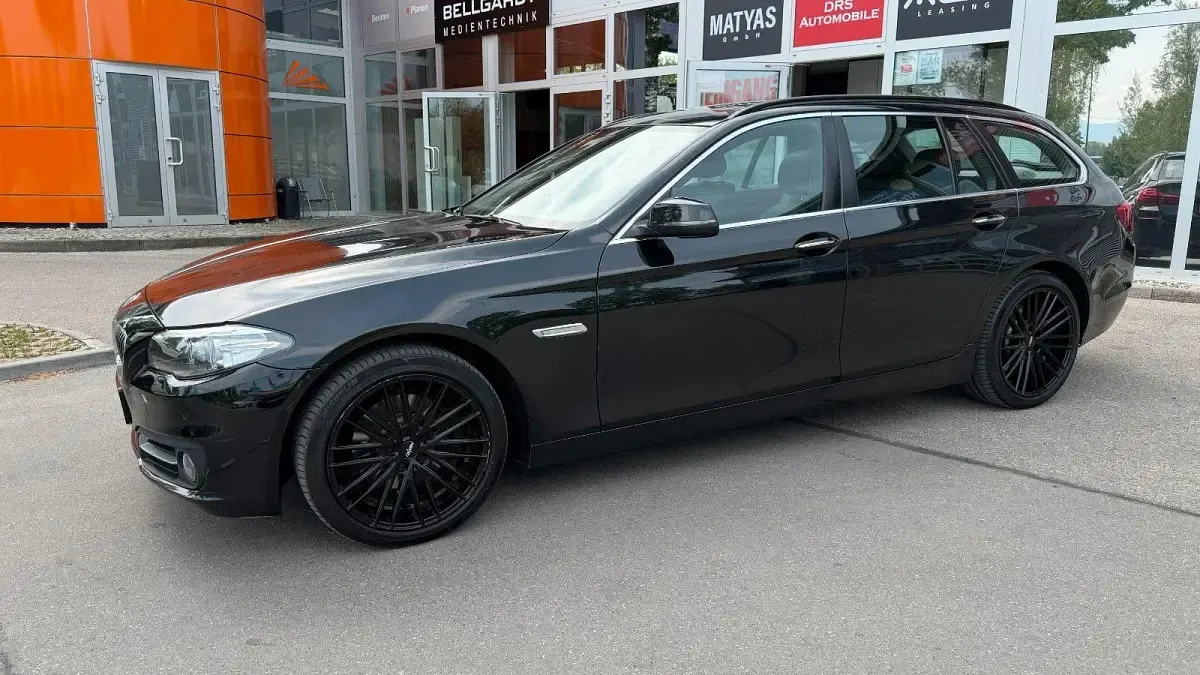 Gebraucht BMW 520 Performance 184 PS (135 kW) 2014 Saphirschwarz Kombi
