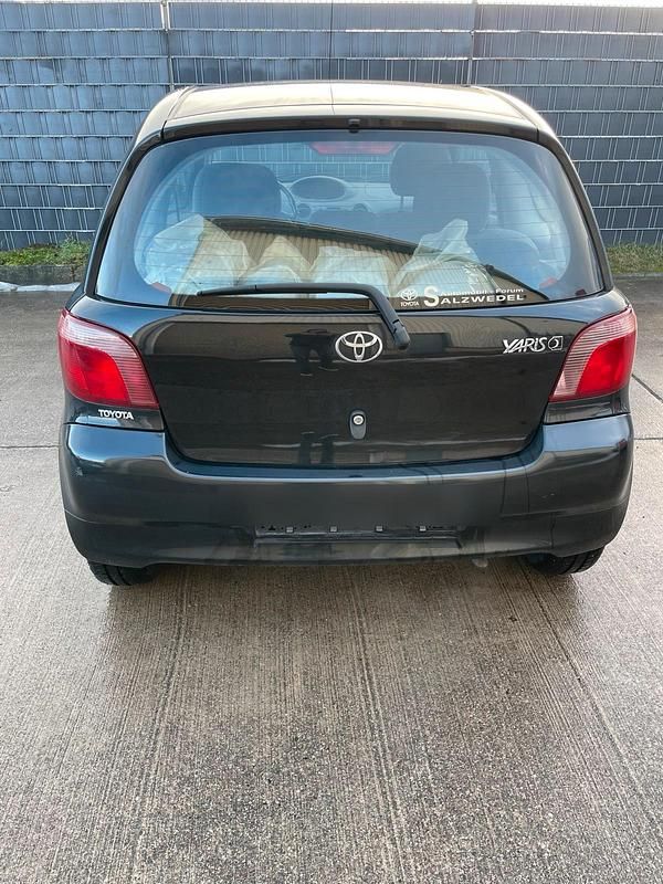 Gebraucht Toyota Yaris 86 PS (63 kW) 2000 Schwarz Kleinwagen