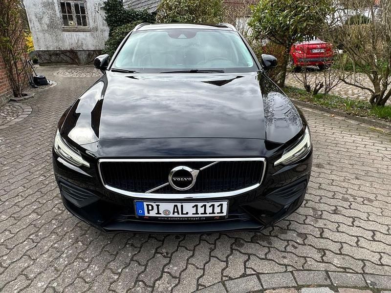 Gebraucht Volvo V60 150 PS (110 kW) 2019 Schwarz Kombi