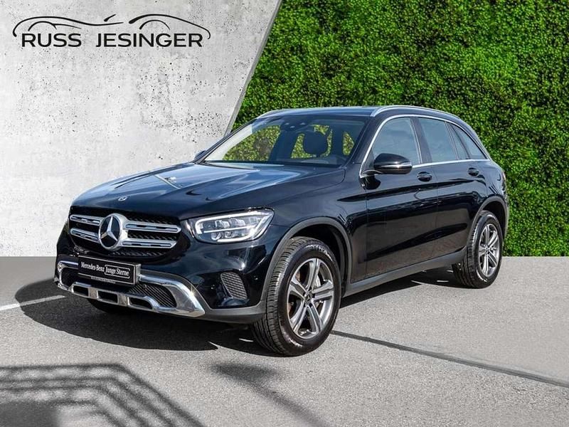 Unilack schwarz Gebraucht 2021 Mercedes GLC300e SUV | 33.880 € (Guter Preis) - Bild 1/4