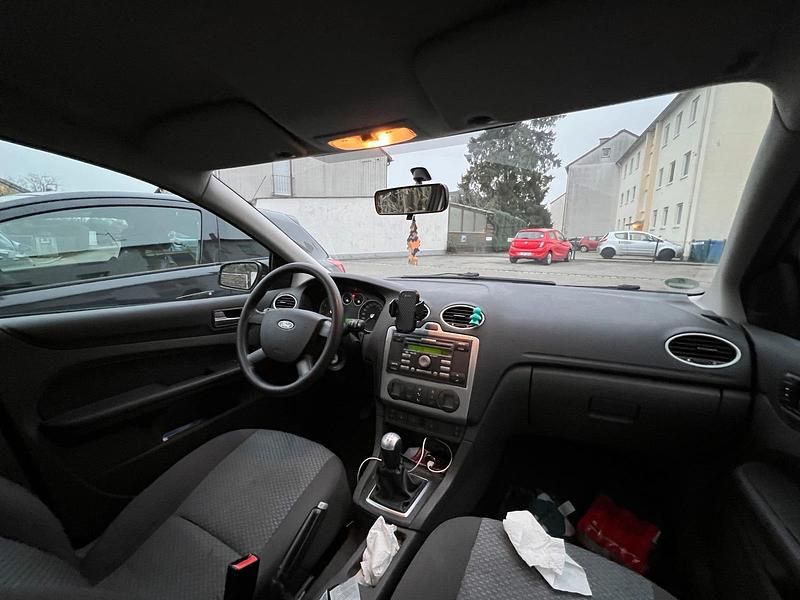 Gebraucht Ford Focus 105 PS (77 kW) 2005 Blau Kleinwagen