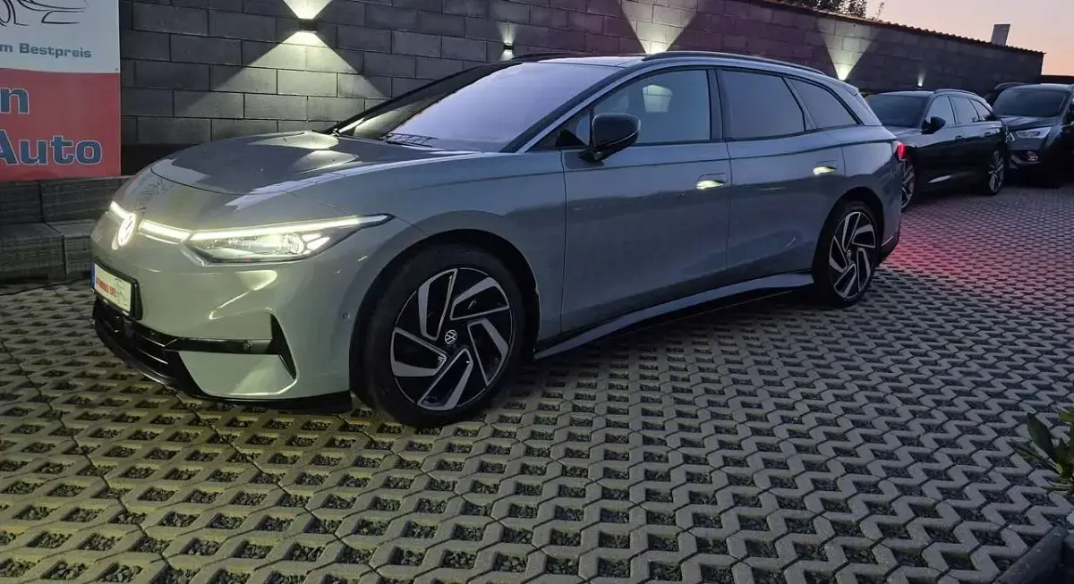 Gebraucht VW ID.7 Pro 210 kW (286 PS) 2024 Mondsteingrau Kombi