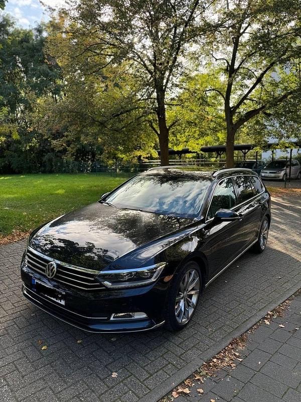 Gebraucht VW Passat Highline 150 PS (110 kW) 2015 Schwarz Kombi