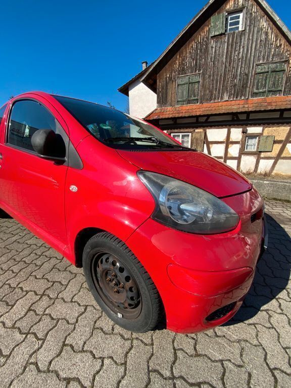 Rot Gebraucht 2009 Toyota Aygo Basis Kleinwagen | 1.600 € (Guter Preis) - Bild 1/4