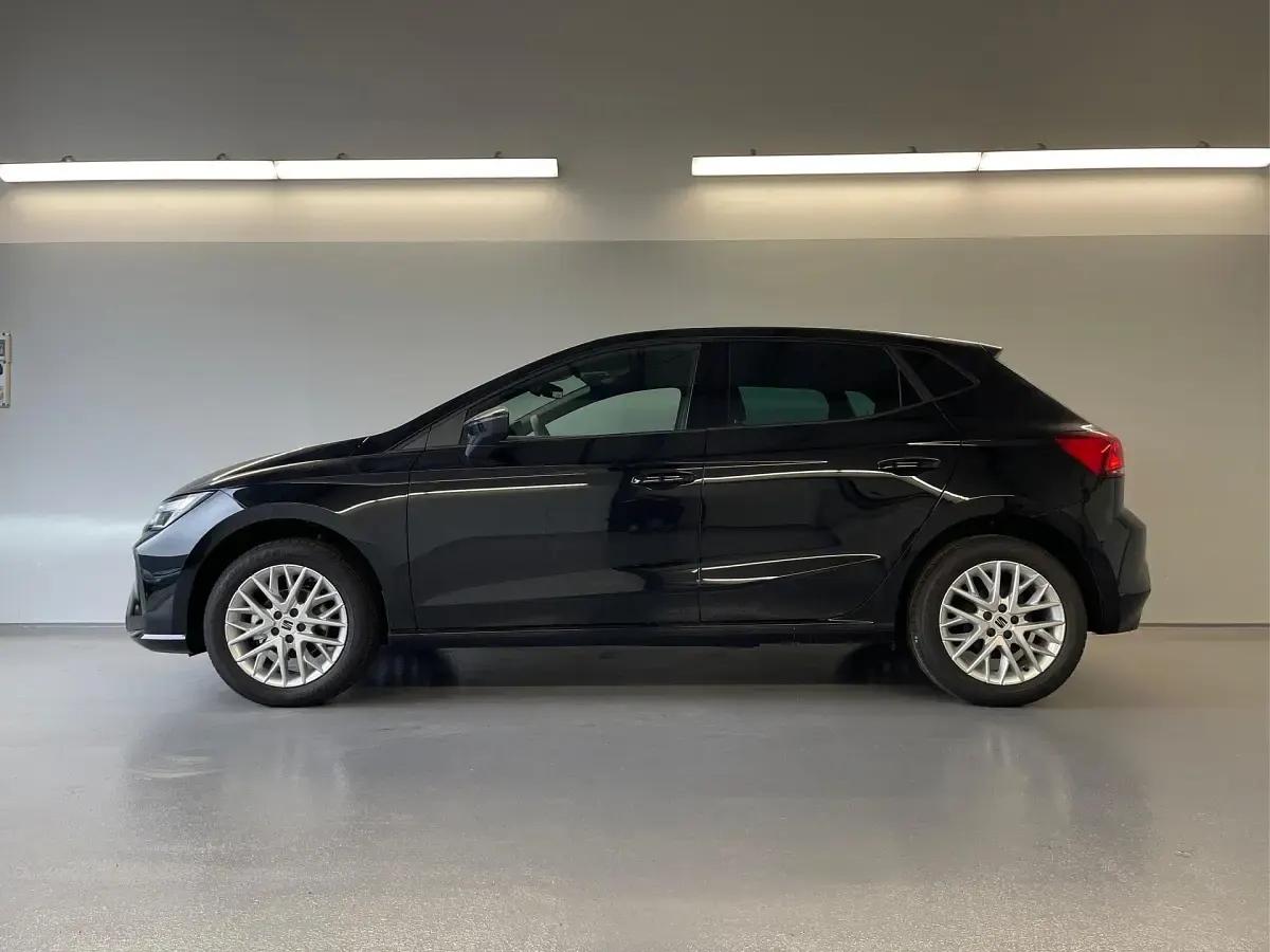 Neu Seat Ibiza CONNECT 95 PS (69 kW) 2026 [0e0e] midnight schwarz metallic Kleinwagen