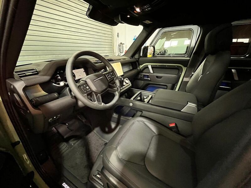 Gebraucht Land Rover Defender 75th Limited Edition 300 PS (220 kW) 2023 Grün SUV