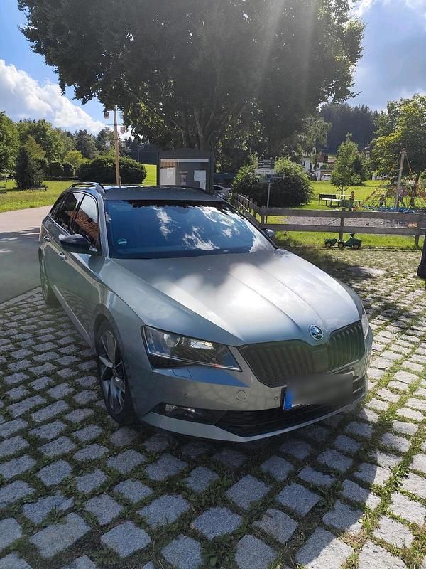 Gebraucht Skoda Superb SportLine 190 PS (139 kW) 2018 Grau Kombi
