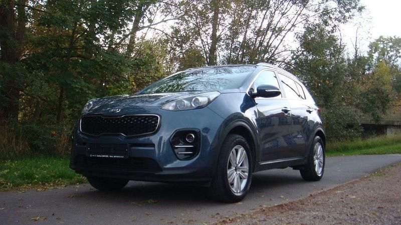 Blau Gebraucht 2017 Kia Sportage DREAM-TEAM Edition SUV | 11.790 € (Guter Preis) - Bild 1/4