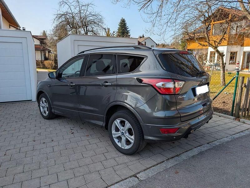 Gebraucht Ford Kuga ST-Line 175 PS (128 kW) 2019 Grau SUV