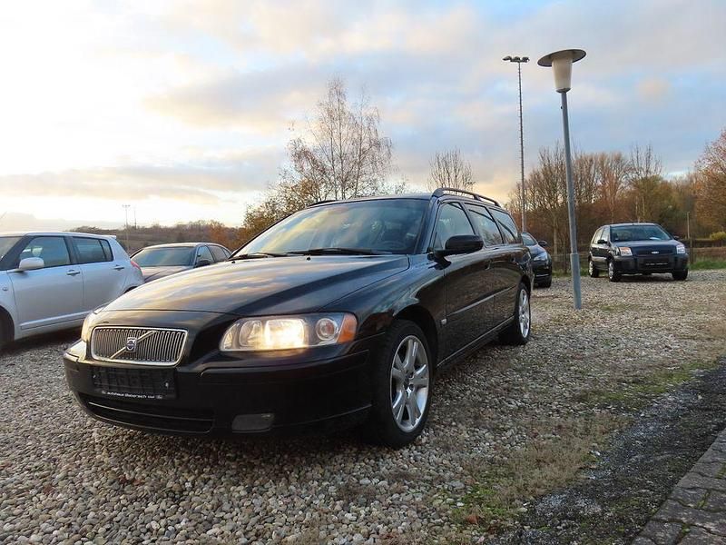 Schwarz Gebraucht 2006 Volvo V70 Momentum Kombi | 3.450 € (Fairer Preis) - Bild 1/4