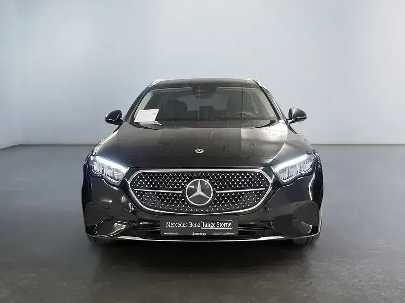 Gebraucht Mercedes E220 Avantgarde 197 PS (144 kW) 2025 Schwarz Limousine
