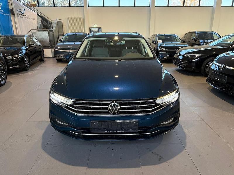 Gebraucht VW Passat Business 150 PS (110 kW) 2023 Blau Kombi