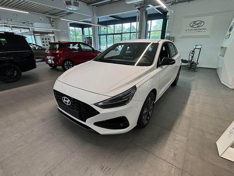 Weiß Neu 2024 Hyundai i30 Advantage SUV | 23.990 € (Etwas zu teuer) - Bild 1/4